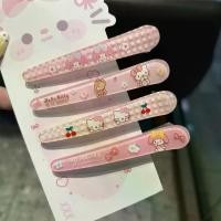 ราคา 220K คนเซฟ! กิ๊บปากเป็ดลายซานริโอ สไตล์น่ารักอินสตาแกรม กิ๊บหน้าม้าการ์ตูนมินิมอล ใส่ได้ทุกลุคยอดนิยม กิ๊บ เกาหลี ยางมัด ผม คิตตี้ (1732054439530236788)