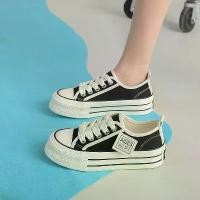 ราคา รองเท้าผ้าใบแพลตฟอร์มสำหรับผู้หญิง สไตล์ใหม่ เพิ่มความสูง นิ้วเท้ากลม ผูกเชือก รองเท้าผ้าใบทรงเตี้ย รองเท้าสีขาว รองเท้า ทรงเอ หู หนีบ รองเท้า ทรงเอ หู หนีบ รองเท้า ทรงเอ หู หนีบ (1731316392935786160)