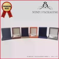 ราคา Motley1shop กล่องกำไล กล่องนาฬิกา กล่องหรูลายผ้าไหมอย่างดี Premium ครบสี กล่องใส่เครื่องประดับด้านในกำมะหยี่ดำ/ครีม (1729649030588435026)