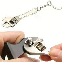 ราคา พวงกุญแจประแจเครื่องมือสร้างสรรค์, ประแจปรับได้, วัสดุโลหะ, สำหรับผู้ชาย, พวงกุญแจ พวงกุญแจ หลวง เจ๊ จี้ รูป พ่อแม่ พวงกุญแจ นก อากาเซ่ พวงกุญแจ เป็ด หน้าบึ้ง พวงกุญแจ ซ (1732286435508324587)
