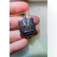 ราคา ขาย ️เหรียญพญาเต่าเรือนหลวงปู่หลิว วัดไร่แตงทอง รุ่นฉลองกุฏิ ปี35 หลังยันต์วน️ (1731591991802955255)