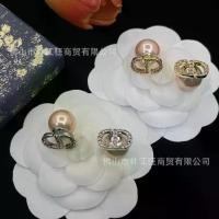 ราคา ต่างหูมุกสีชมพูจมูกหมูตัวอักษร CD, Dijia, สำหรับผู้หญิง, สไตล์เดียวกับดาราอินเทอร์เน็ตอินเทรนด์, ต่างหูคลาสสิก, ขายส่ง, ใหม่ jewelry mystery jar (1731813763717433051)