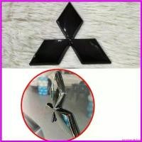 ราคา pyroboratshop คุณภาพรับประกันได้ ครอบโลโก้มิตซูบิชิ ฝากระโปรงท้ายรถไทรทัน ปี2005-2022 สีดำเงา1 ชิ้น #ตราสัญลักษณ์มิตซูบิชิ**ครบจบในร้านเดียว** Car รถยนต์ Sticker รถจักร สติกเกอร์ รถกระบะ (173033530692