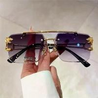 ราคา แว่นกันแดดหัวเสือดาว สไตล์อินเทรนด์ สำหรับขับรถ แฟชั่น กรอบสี่เหลี่ยม ไร้ขอบ แว่นกันแดดสะพานคู่ กันแดด ไขควง แว่นตา gentle monster glasses 2025 (1731772629292189051)