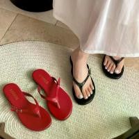 ราคา รองเท้าแตะส้นแบน กันลื่น สีแดง คุณภาพระดับไฮเอนด์ สำหรับผู้หญิง เหมาะสำหรับฤดูร้อนใหม่ 2025 สามารถใส่กับกระโปรง รองเท้าแตะสไตล์ฝรั่งเศส posee croc deblu thailand บันนี่ รับ หิ้ว เดอ บลู (1731799530882