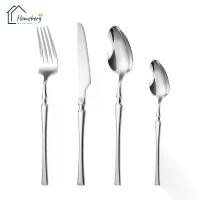 ราคา แนะนำ HOMEBERG 4ชิ้น ชุดช้อนส้อมมีด ด้ามลายยุโรป ช้อน ส้อม มีด ช้อนกลาง ช้อนส้อม ชุดช้อนส้อม ช้อน ส้อม สแตนเลส ช้อนส้อมสวยๆ ช้อนสแตนเลส แบบหนา (1731720319741888143)