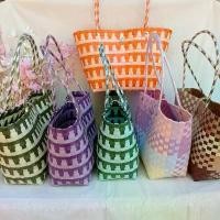 ราคา ตะกร้า กระเป๋าสะพาย สานด้วยเส้นพลาสติก สิ้นค้า OTOP-207 (1731654740772816004)