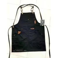 ราคา พร้อมส่ง ️ ผ้ากันเปื้อน สียีนส์ดำสนิท กระเป๋าหลายช่อง สายหนังPUไขว้ สไตล์พรีเมียม COD (1731719044071982445)