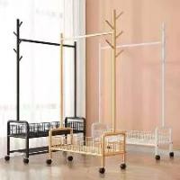 ราคา ราวแขวนเสื้อผ้า ราวตากผ้า ราวแขวนผ้า มีตะขอ พร้อมเสาแขวนกระเป๋า มีล้อเลื่อน โครงเหล็กเเข็งเเรง ราว โชว์ เสื้อผ้า ราวเเขวนผ้า ราวตากผ้า ราวมินิมอล (1731788558338525139)