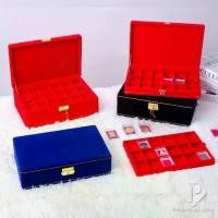 ราคา กล่องใส่พระ กล่องเก็บสะสมพระเครื่อง ใส่ได้หลากหลาย กล่องใส่เครื่องประดับ รอบกล่องมีคิ้วสีทอง วัสดุภายนอกเป็นกำมะหยี่ (1729601335595534574)