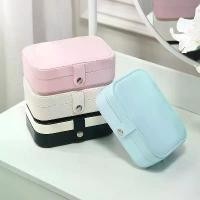 ราคา ❤️ขายร้อน❤️ราคาส่งถูกที่สุด!กล่องใส่เครื่องประดับ แบบพกพา กล่องกำมะหยี่ อย่างดี กันน้ำ กล่องเก็บต่างหู ตุ้มหู สร้อยคอ แหวน (1732044570538510815)