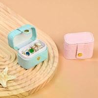 ราคา กล่องใส่แหวนขนาดเล็ก เรียบง่าย และพกพาสะดวก กล่องใส่เครื่องประดับ เหมาะสำหรับต่างหู กระดุม และบรรจุภัณฑ์ของขวัญ กล่อง หนัง jewelry box jewelry jar water jewelry box (1731834849031588746)