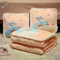 ราคา SS24หมอนผ้าห่ม 2 in 1 หมอนผ้าห่ม หมอนโซฟาสำนักงาน ปลอกหมอน หมอนอเนกประสงค์ 180*150 ซม. ผ้าห่มพับเป็นหมอน ผ้าห่มพับได้ ผ้าห่มพับเป็นหมอนผ้านวม (1729736033603914405)