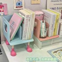 ราคา ที่วางหนังสือ ดีไซน์หมีเรียบง่าย ชั้นวางหนังสือตั้งโต๊ะ เหมาะสำหรับหอพักนักเรียน ชั้นเก็บของ ออแกไนเซอร์ สามารถใส่หนังสือและของกระจุกกระจิก รวมกล่องเก็บของแบบกริด (1730818131304680362)