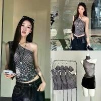 ราคา เสื้อแขนกุด ปาดไหล่ งานผ้ามุ้งลายสก็อต มีเชือกรูดผูกด้านข้าง มีผ้าโพกหัวมาให้ 1 อัน ทรงเข้ารูป ยืดหยุ่น ใส่สวยค่ะ (1731947962578339849)