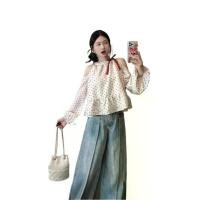ราคา เสื้อเชิ้ตผู้หญิง คอกลม เปิดไหล่ ดีไซน์โบว์และลายจุด ทรงหลวม อเนกประสงค์ ใหม่สำหรับปี 2025 (1731256826345916309)