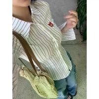 ราคา เสื้อเชิ้ตผู้หญิง Mo สีขาว ลายทาง แขนยาว เอวสลิม ปักโลโก้ เสื้อเอนกประสงค์ เสื้อ คอบัว Clothing Women (1731530339968911711)