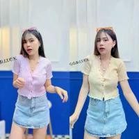 ราคา เสื้อผ้าไหมพรม เสื้อดีไซส์เก๋ เสื้อน่ารักมีสไตล์ เสื้อคอวีกระดุมผ่าหน้า เสื้อขอบชายหยักระบาย แก้วน้ำ (1729620011710187846)