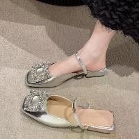 ราคา รองเท้าส้นสูงผู้หญิง หน้าเหลี่ยม ส้นเตี้ย รองเท้าแตะสายเดียว หัวเข็มขัดสี่เหลี่ยม พลอยเทียม รองเท้าแตะปิดนิ้วเท้า ฤดูร้อน มาใหม่ (1731302228215039753)