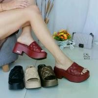 ราคา ส้นตึกเกาหลี ทรงสวมลายตาราง (รหัส 8533) รองเท้าส้นสูง รองเท้าส้นสูงผู้หญิง รองเท้าส้นสูงที่พี่อิงฟ้าใส่ รองเท้าอิงฟ้าส้นสูง รองเท้าส้นสูงดอกไม้ รองเท้าส้นสูงสีเขียว รองเท้าคุณนา (1731291371153427242)