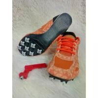 ราคา รองเท้าวิ่ง รองเท้าพื้นตะปู สีส้ม/ดำ พร้อมที่ขันตะปู GRAND SPORT แถมฟรี นาฬิกาจับเวลา (1731847881493481246)