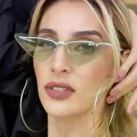 ราคา แว่นกันแดดผู้หญิง ทรงสามเหลี่ยมโลหะ ขายดีที่สุด แฟชั่นใหม่ในยุโรปและอเมริกา เทรนด์ 2024 แว่นกันแดดตัดแต่งแบบไม่มีขอบ แว่นกันแดดเรย์แบน แว่นตาเรแบรนด์ชาย แท้ (1730065610841164269)