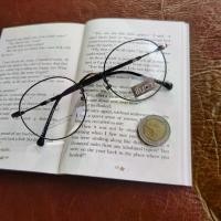 ราคา แว่นวินเทจ กรอบแว่นสายตา กรอบแว่นตา ชินตา รุ่น New Prim กรอบสีดำรมควัน ทรงกลมมน ใช้วัสดุคุณภาพดี เลนส์ใส รองรับการนำไปตัดเลนส์สายตา ใส่ได้ทั้งชายและหญิง (1729554730837314344)