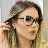 ราคา TR90 เลนส์แบนป้องกันแสงสีฟ้า แต่งหน้าธรรมดา สตรีทช็อต ตาแมว กรอบแว่นตา ขายร้อน ขายส่ง ยุโรปและสหรัฐอเมริกา ใหม่ 2024 แว่นกันแดดเรย์แบน แว่นตาเรแบรนด์ชาย แท้ (1730065298094524909)