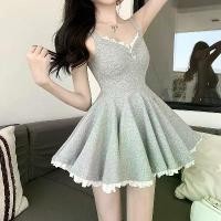 ราคา เดรสผ้าถัก สไตล์น่ารักและเซ็กซี่ เดรสลูกไม้เย็บ สายเอี๊ยม กระโปรง เรียบหรู คอเหลี่ยม เอวแน่น Pettiskirt (1731166012193933881)