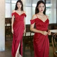 ราคา ชุดออกงานสีแดง เดรสยาวสายเดี่ยวคล้องไหล่ กระโปรงยาวผ่าหน้า แนวเรียบหรูดูแพง ชุดราตรี ชุดไปงานแต่งงาน ชุดออกงาน (1729740983593568315)