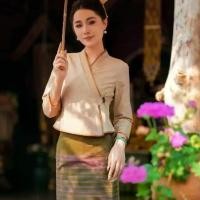 ราคา ชุดแฟชั่นสตรี สไตล์เรโทร ใส่ชุดชาติพันธุ์ ผ้าถุง จีบ หน้า นาง traditional dress ชุด ผ้า ไทย ใยไหม ชุด เจ้านาง ล้านนา โบราณ เสื้อ บาบ๋า ย่าหยา ภูเก็ต ชุด เหนือ ล้าน (1732276815213135941)