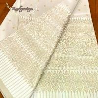 ราคา ผ้านุ่ง ผ้าถุง สีงาช้าง และหลายสี ยกลายทอง พับใหญ่ 4หลา ออเจ้า ชุดไทย กระโปรง โจงกระเบน หลายสี (1731642046199924394)