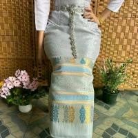 ราคา ผ้าถุง ผ้าซิ่น ผ้าไหมลาวทอลาย ไม่มีซับกาว ใส่แบบป้ายข้างติดตะขอ ฟรีไซส สาวอวบ สาวมินิ ใส่ได้ เสื้อผ้า กระโปรง ผู้หญิง (1731773044819659131)