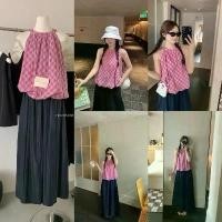 ราคา set 2 pcs. เสื้อแขนกุด ผ้าลายสก็อต โทนสีชมพู งานมีซับในตัว มาพร้อมกางเกงขายาว โทนสีกรม กระเป๋าข้าง เอวสม็อกยางยืด ผ้าพริ้วสวมใส่สบายมากค่ะ (1732092803289876489)