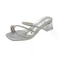 ราคา รองเท้าส้นสูงผู้หญิง คอลเลคชั่นใหม่ปี 2025 อเนกประสงค์ ส้นแก้ว รองเท้าแตะหนีบนิ้วเท้า รองเท้าแตะผู้หญิง (1731940078682735984)