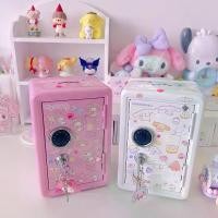 ราคา สติ๊กเกอร์ตกแต่งน่ารัก ตู้เก็บกุญแจ กระปุกออมสินล็อคกุญแจ กระปุกออมสินตู้เซฟ ออมสินยักษ์ ถังใหญ่ ตู้ เซฟเก็บ ทอง กล่องออมสิน เก็บ เงิน ออมสิน ปิ๊ป ที่เก็บตัง ของใช้เกี่ยวกับ (1731824576372245814)