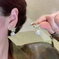 ราคา ต่างหูผู้หญิง  ต่างหู ดอกไม้ เพชร ลูกปัด 2025 เรียบหรู แฟชั่น แบบมินิมอล แบรนด์เนม สไตล์ยูนีค​ ชุด ต่าง หู ตุ้ม หู (1731513393821615633)