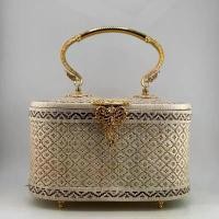 ราคา กระเป๋าย่านลิเภา แบบโปร่ง ถมไมคร่อนเงิน,ทอง (1731713841055238056)