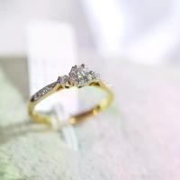 ราคา [DR706] แหวนเม็ดเดี่ยว ประดับเม็ดเดี่ยวบ่าข้างเพชรแท้ ทอง 9K เพชรแท้รวม 0.20 กะรัต 19 เม็ด น้ำหนักทอง 1.70 g. ไซต์พร้อมส่ง #50 เครื่องประดับเพชรแท้ ทองแท้ (1731674330304120038)