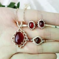 ราคา ชุดเครื่องประดับโกเมนเทียม สร้อยคอ ต่างหู แหวนเปิด จี้ทับทิม ชุดสามชิ้น แหวน โกเมน (1732002949135698738)