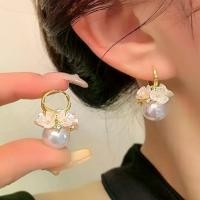 ราคา ต่างหูห่วง ชุบทอง 18K ดีไซน์ตะกร้าดอกไม้เรียบง่ายและสง่างาม เครื่องประดับแฟชั่นสตรี เหมาะสำหรับโอกาสสบาย ๆ และทางการ ต่างหูดอกไม้ เครื่องประดับสุดหรู พร้อมไข่มุกเทียมและดอกไม้ (1731774337790018806)