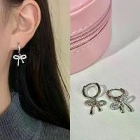 ราคา มีบริการส่งด่วนพร้อมส่ง 92.5% ต่างหูเงิน ต่างหูห่วง ตุ้มหูโบว์ 1 คู่ คนแพ้ง่ายใส่ได้ สินค้าขายดี (1731386984943092985)