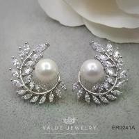 ราคา ต่างหูแป้น ฝังคริสตัลทรงมาคี ประดับไข่มุก ลายใบมะกอก Olive ขนาดใหญ่ เงินแท้ ตุ้มหู เครื่องประดับ ER0241 ValueJewelry แนะนำ (1731430171014563382)