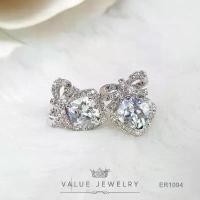 ราคา ต่างหูแป้น คริสตัลเหลี่ยม Emerald ฝังเพชรละเอียด ลายโบ Ribbon ขนาดกลาง ตุ้มหู เครื่องประดับ ER1094 ValueJewelry แหวน งาช้าง แท้ สุรินทร์ class ring กำไลเชือกเทียน นาฬิกา สร้อยคอผีเสื้อ (17311498055774