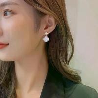 ราคา ต่างหูสีขาวโคลเวอร์ ขนาดใหม่ ฝังไมโคร เพทาย ชุบทองแท้ ต่างหูทอง 14K หยดหู (1732037099469572855)