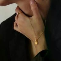 ราคา สร้อยคอจี้ตัวล็อคตัวอักษร, เงินแท้ S925, ชุบทอง, สไตล์ญี่ปุ่นและเกาหลี, แผ่นจดชื่อ 26 ตัวอักษร, บุคลิกภาพอเนกประสงค์ สร้อย ศิลามณี magic chain สร้อย คอทอง ไมครอน สร้อย แฟชั่น (1732192782304971328)