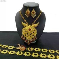 ราคา Accessories ชุดเซ็ทพญานาค สร้อย สังวาลย์ เครื่องประดับชุดไทย สีทอง ราคาพิเศษถูกสุดๆ พร้อมส่งในไทย มีบริการเก็บ (1731484735081973304)