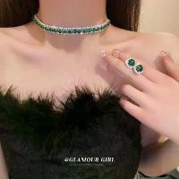 ราคา สร้อยคอมรกต สไตล์ยุโรปและอเมริกา สร้อยคอสีเขียวมรกต ชุดสามชิ้น เครื่องประดับ (1730873323621222515)