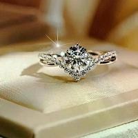 ราคา แหวนหมั้น, แหวนแต่งงานเสนอ, แหวนเพทายจำลอง, แหวนรูปตัววีมงกุฎสี่กรงเล็บ, แหวนเพชร, สวยงาม (1730502261419182579)