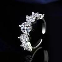 ราคา แหวนเพชร Moissanite ตัวเรือนเงินแท้ 92.5% รูปทรง ปลอกมีด ฝังเพชร 1 กะรัตเรียง 6 เม็ด (1731369709281641759)